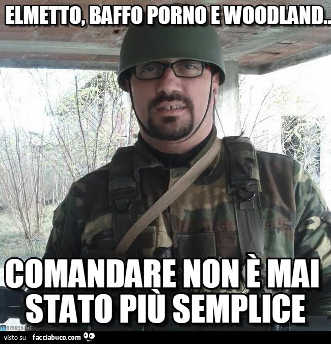 Elmetto, baffo porno e woodland. Comandare non è mai stato più semplice