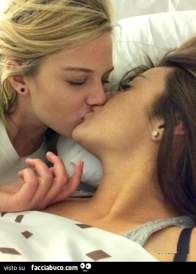 Bacio lesbo