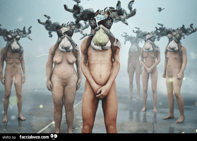 Uomini e donne nude con la testa da alce