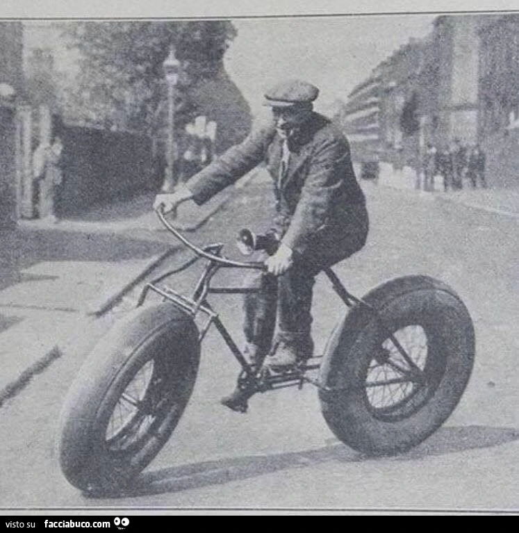 Antica bicicletta con ruote giganti - Facciabuco.com